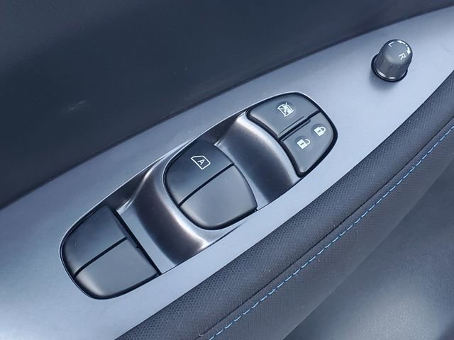 Used 2025 Nissan Leaf S image 8