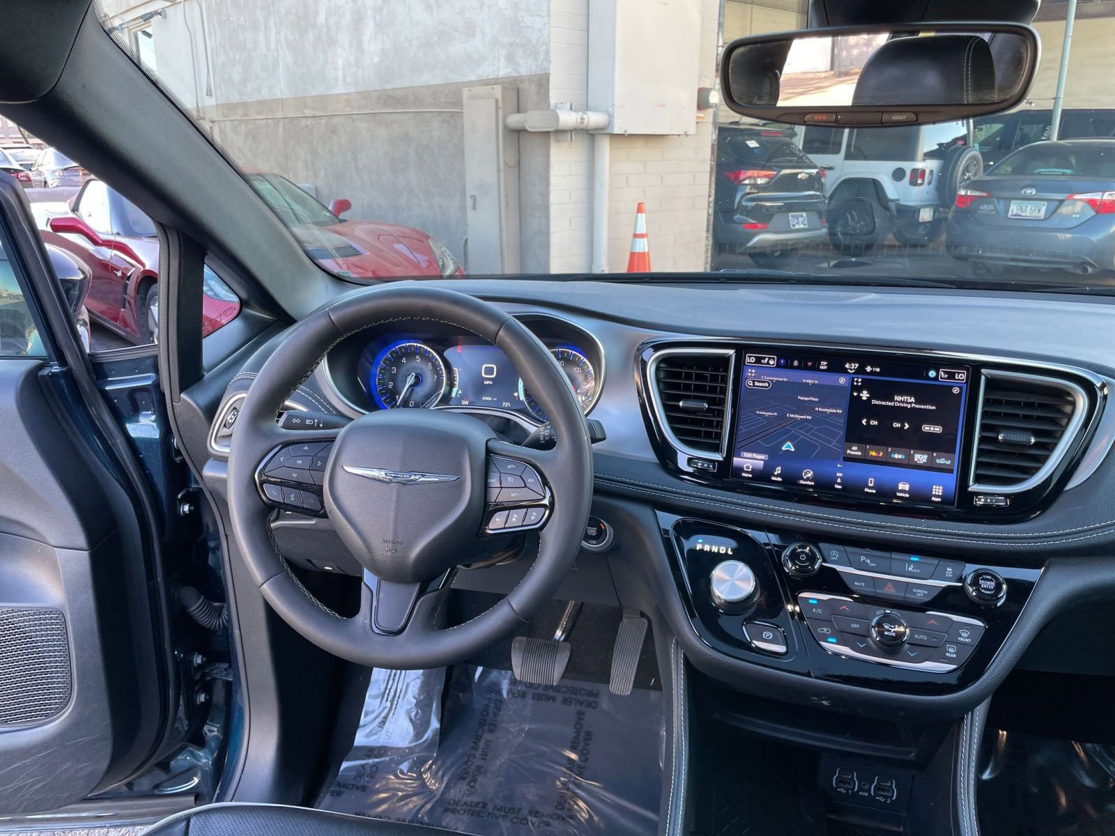 Used 2025 Chrysler Pacifica Limited image 38