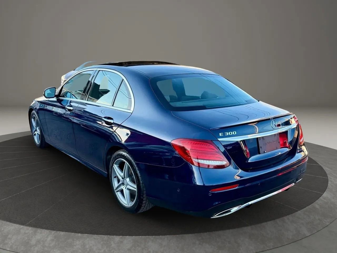 Used 2017 Mercedes-Benz E 300 4MATIC image 5