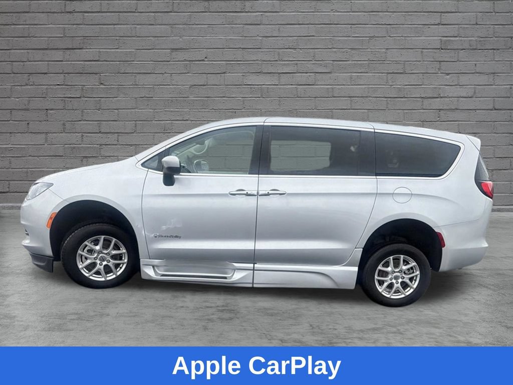 Used 2023 Chrysler Voyager LX FWD image 4