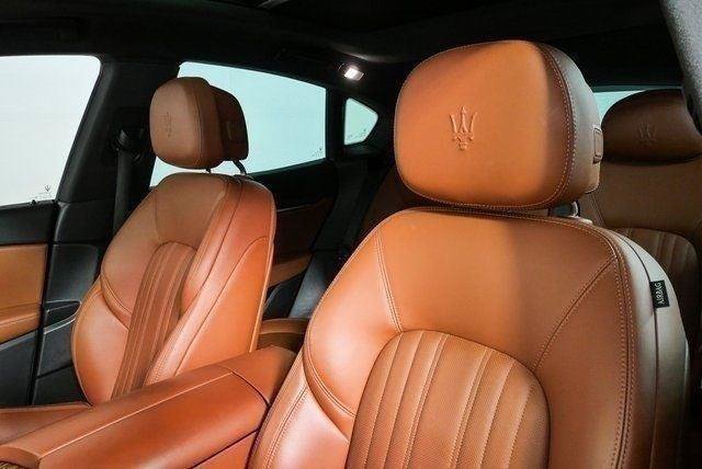 Used 2017 Maserati Levante w/ Luxury Package AWD/4WD image 2