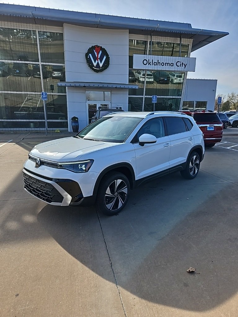 New 2026 Volkswagen Taos SE image 1