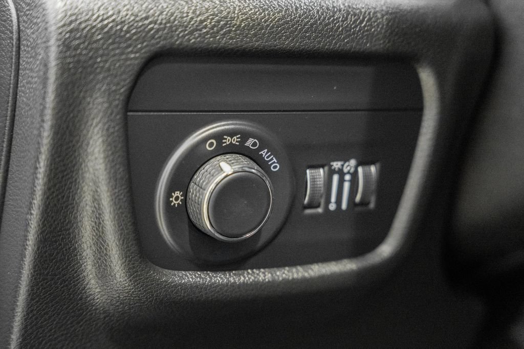 Certified 2023 Jeep Grand Cherokee Laredo AWD/4WD image 37