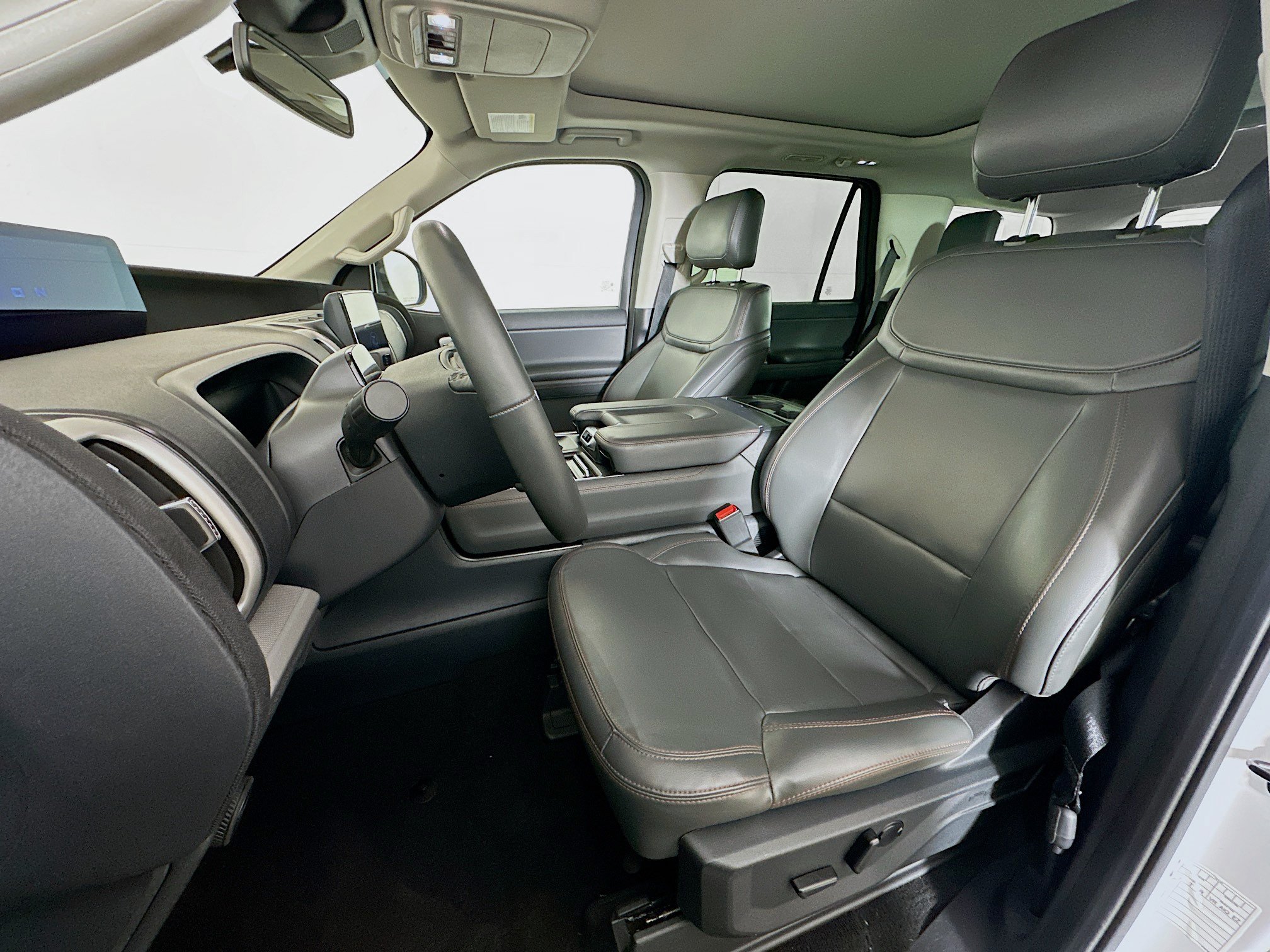 Used 2025 Ford Expedition Active AWD/4WD image 13