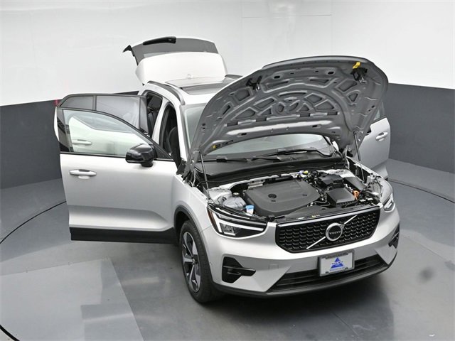 Used 2024 Volvo XC40 B5 Plus w/ Protection Package Premier image 48