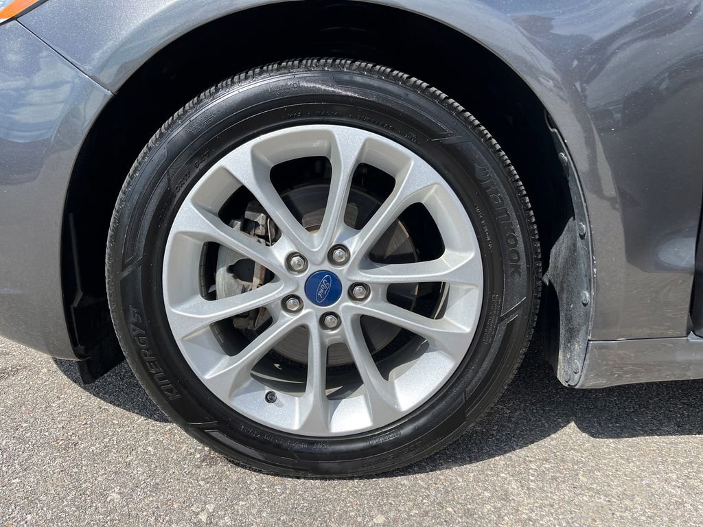 Used 2020 Ford Fusion SE FWD image 29