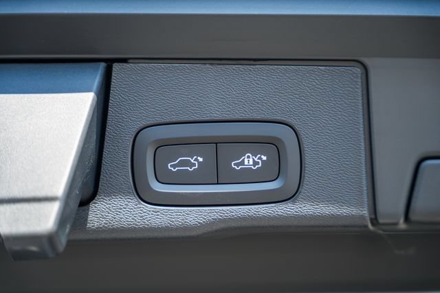 New 2027 Volvo XC60 B5 Plus AWD/4WD image 11
