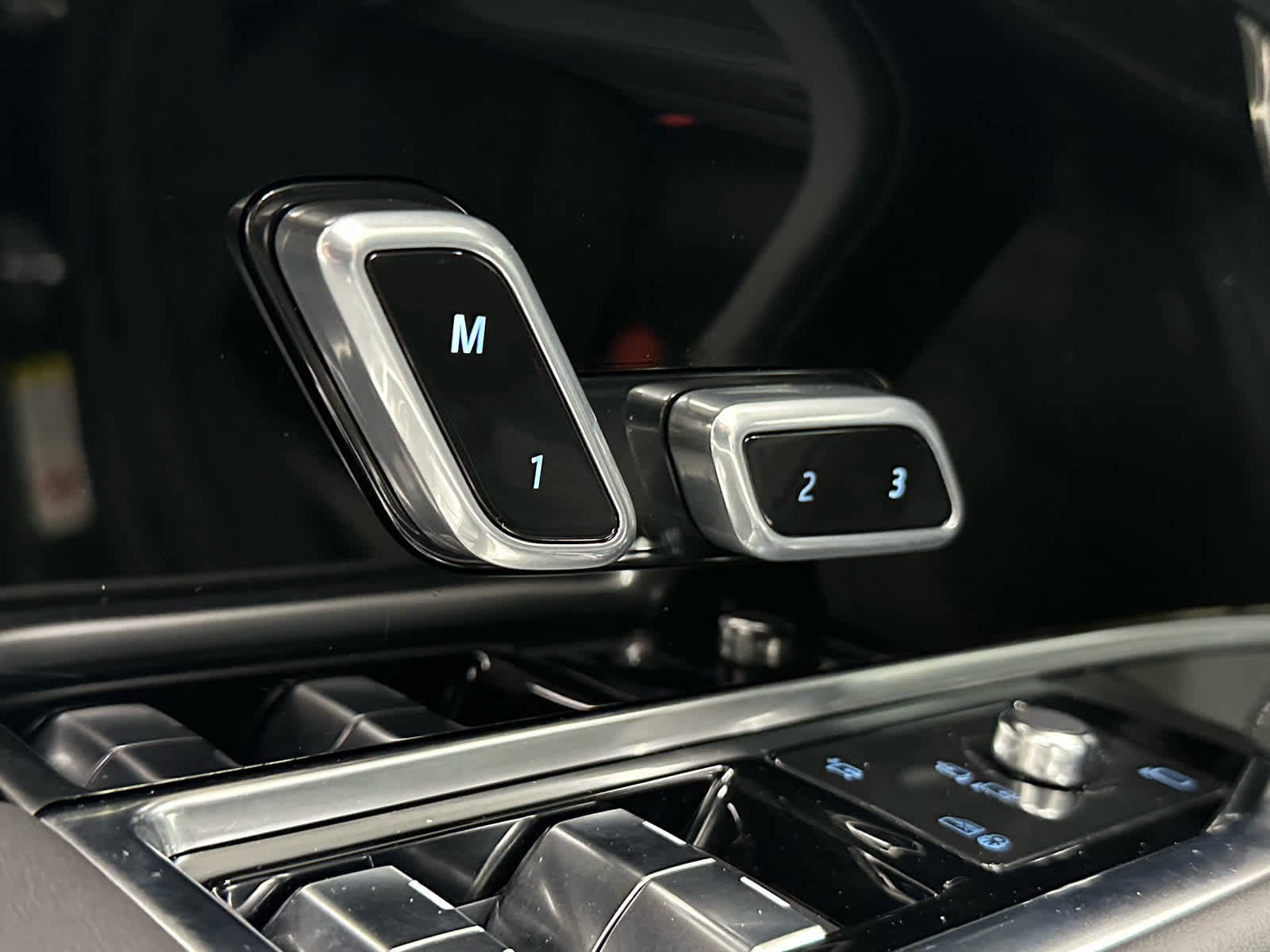 Used 2025 Land Rover Range Rover Long Wheelbase SE image 25