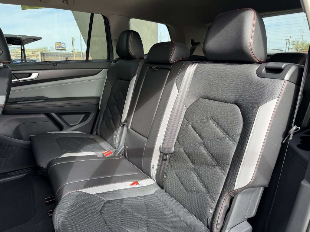 Used 2025 Volkswagen Atlas Peak Edition SE AWD/4WD image 35