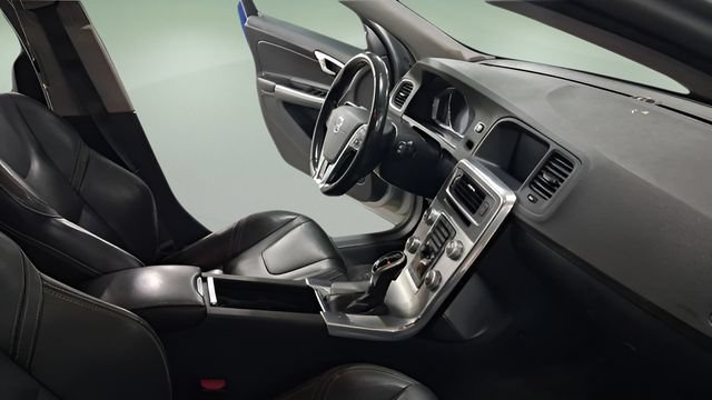 Used 2018 Volvo V60 T5 Dynamic w/ Vision Package FWD image 12