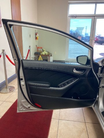 Used 2017 Kia Forte LX FWD image 7