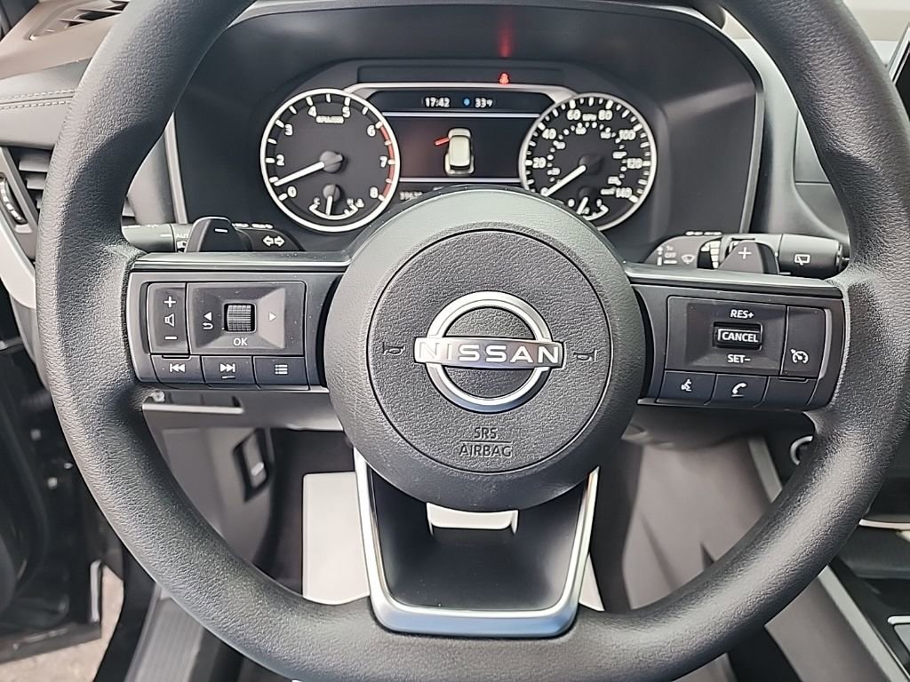 Used 2023 Nissan Rogue S image 17
