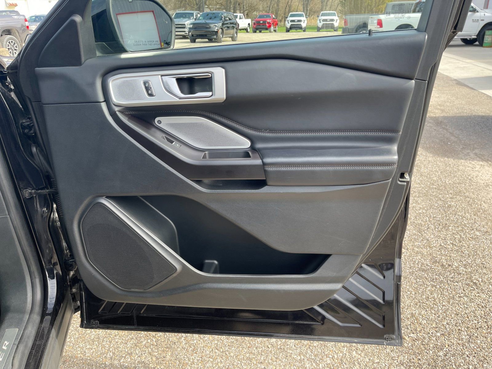 Used 2020 Ford Explorer Platinum w/ Premium Technology Package image 20