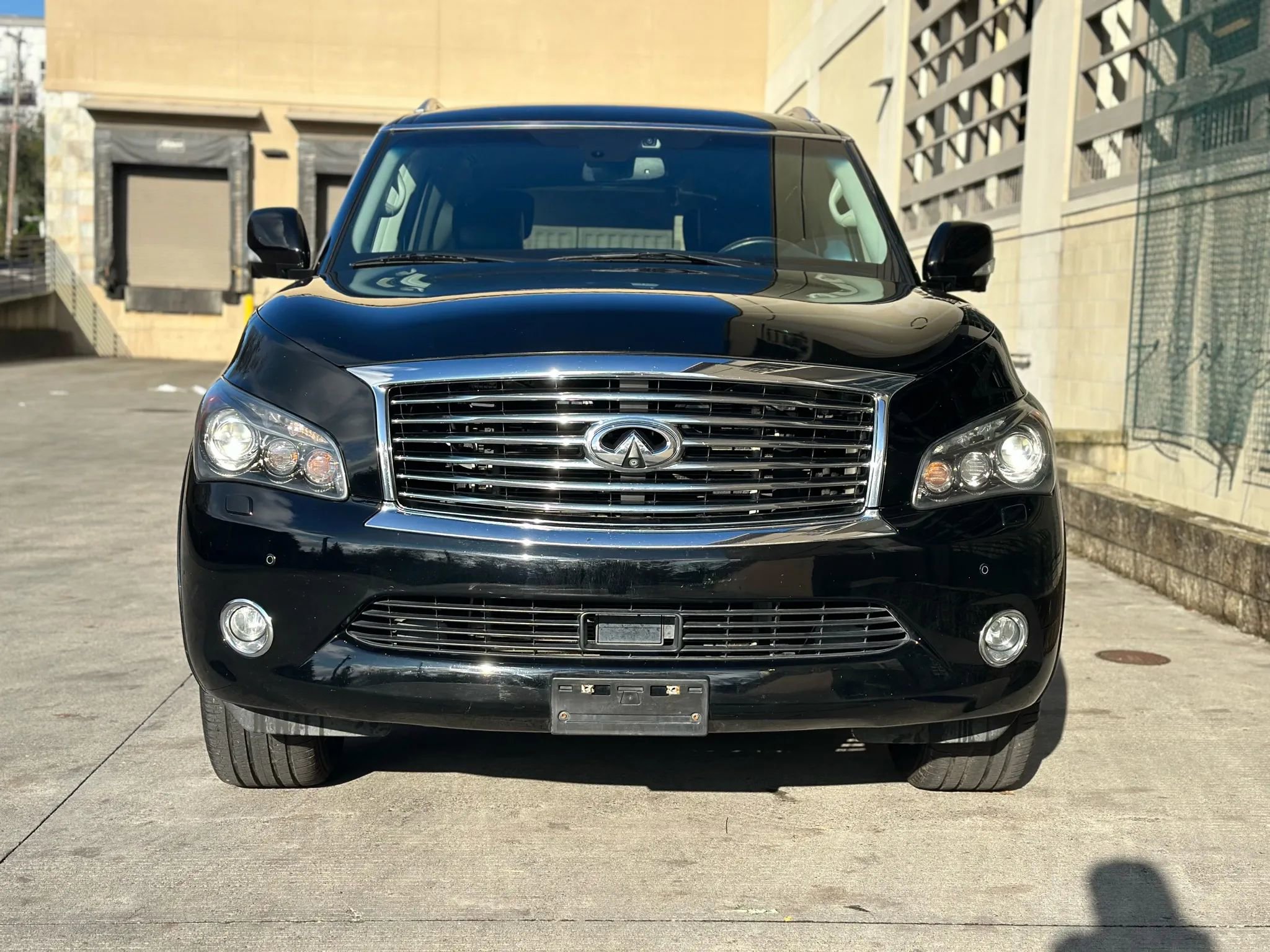 Used 2012 INFINITI QX56 2WD w/ Deluxe Touring Pkg image 4