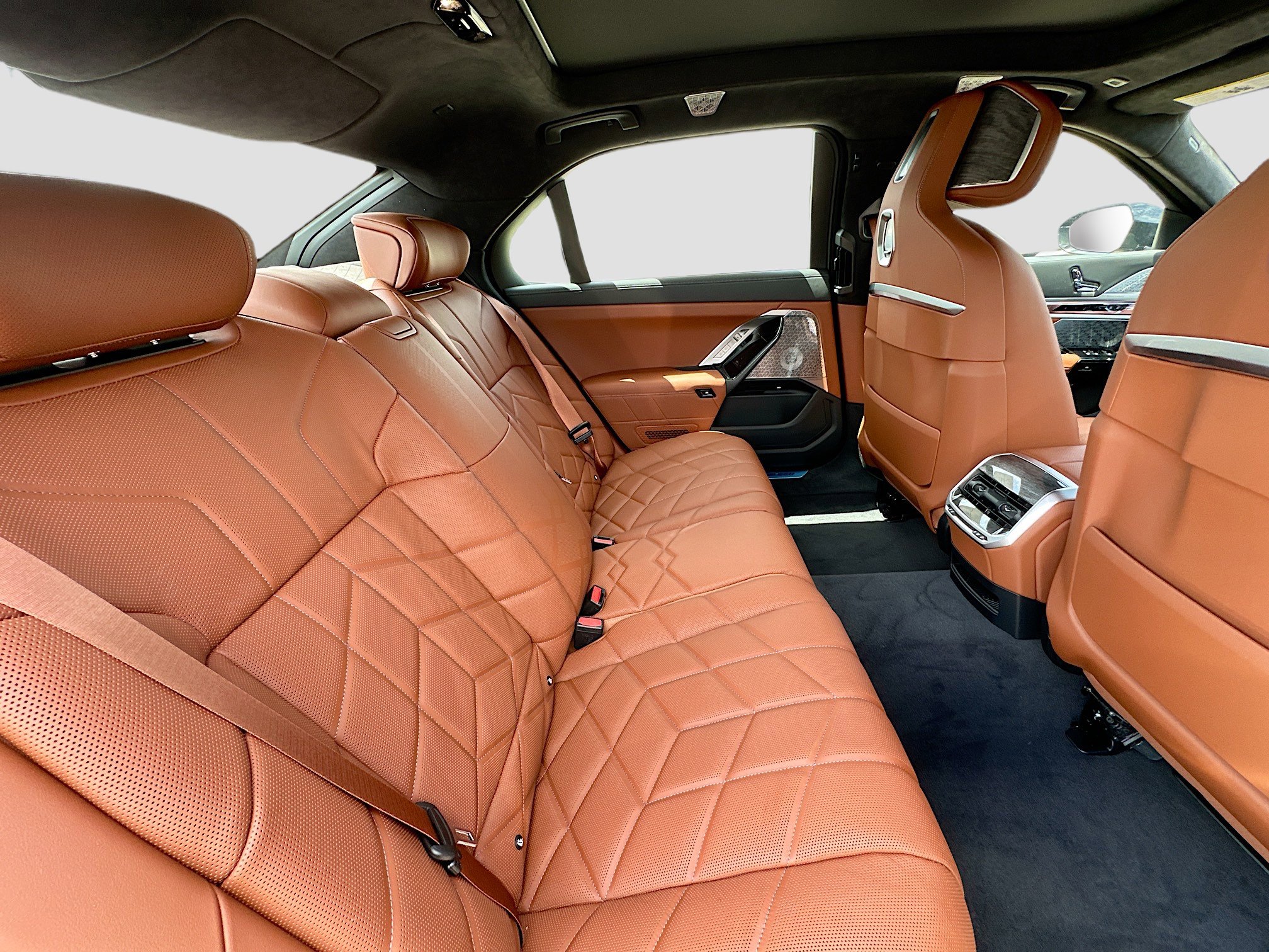 New 2025 BMW 750e xDrive w/ Luxury Rear Seating Package image 24