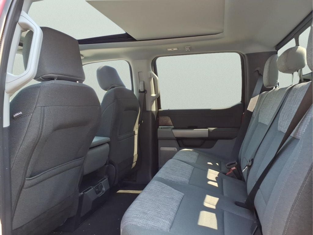 New 2026 Ford F250 XLT w/ XLT Premium Package AWD/4WD image 11