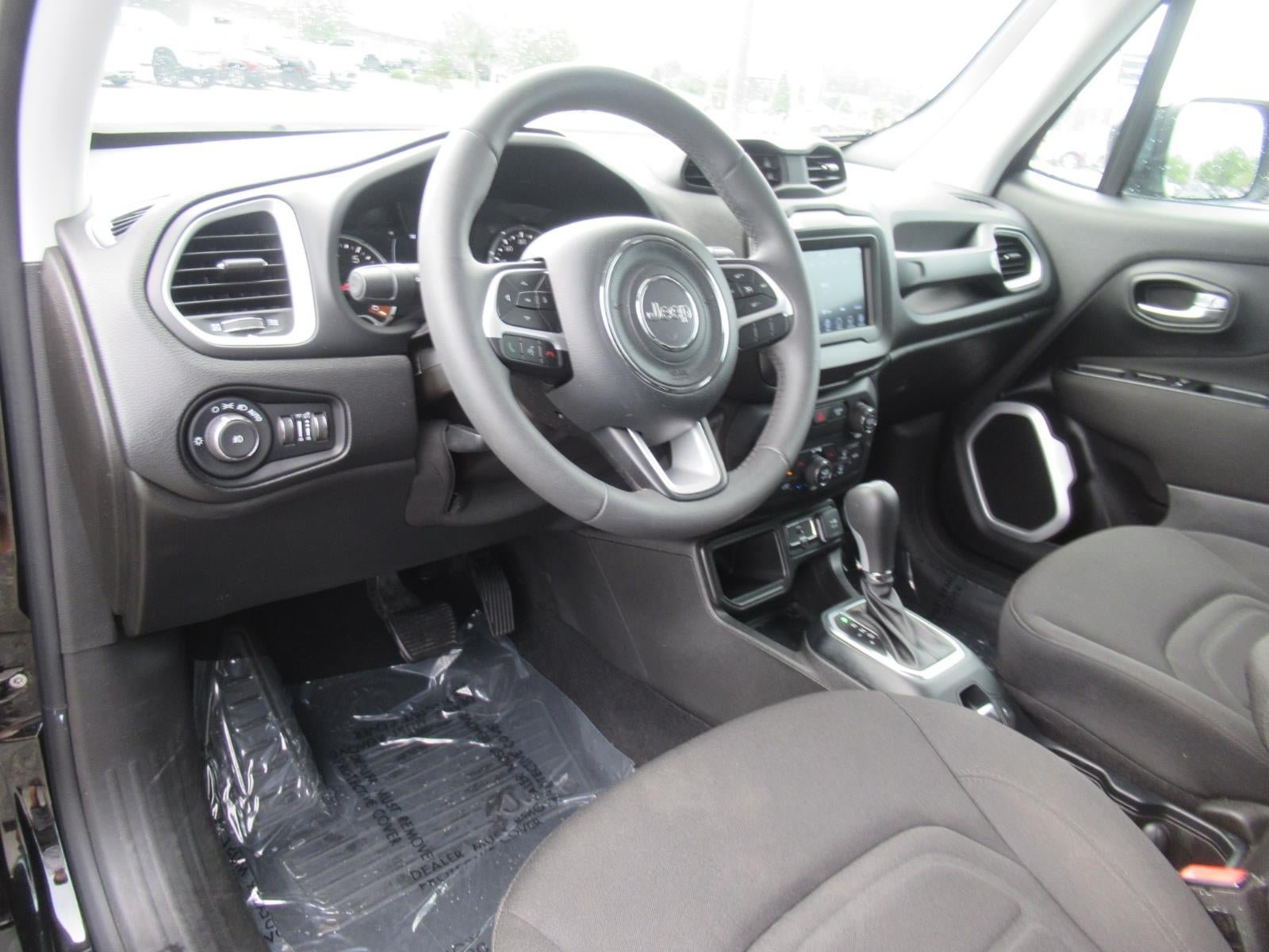 Used 2020 Jeep Renegade Latitude FWD image 17