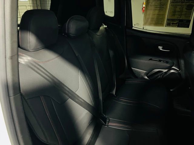 Used 2019 Jeep Renegade Latitude w/ Cold Weather Group image 28