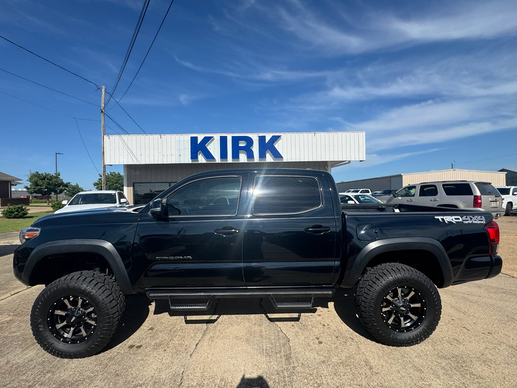 Used 2018 Toyota Tacoma TRD Off-Road w/ Technology Package image 2