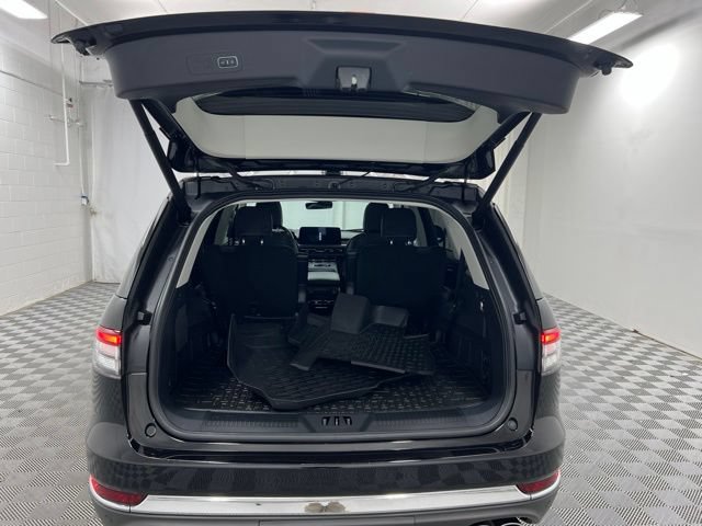 Certified 2025 Lincoln Aviator AWD image 8