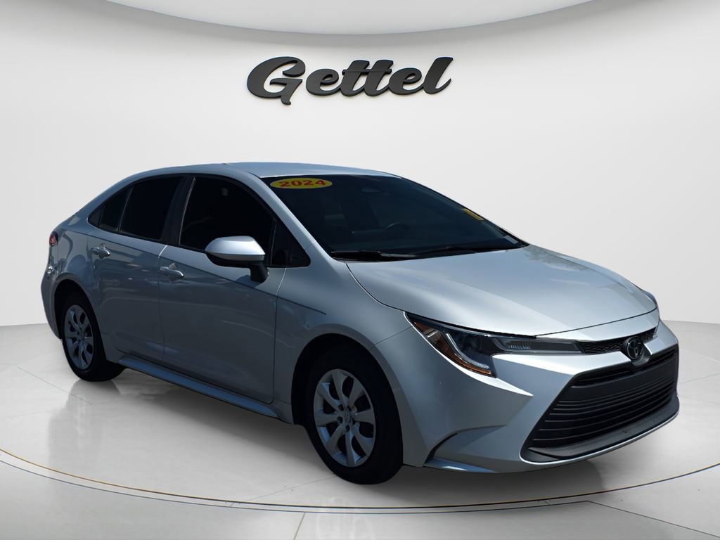 Used 2024 Toyota Corolla LE image 3