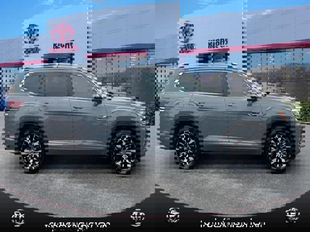 Used 2025 Volkswagen Atlas SEL Premium R-Line image 6