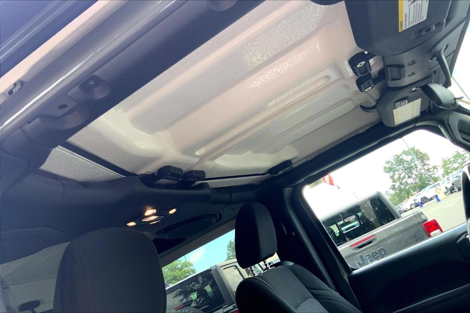Certified 2022 Jeep Wrangler Sport AWD/4WD image 12