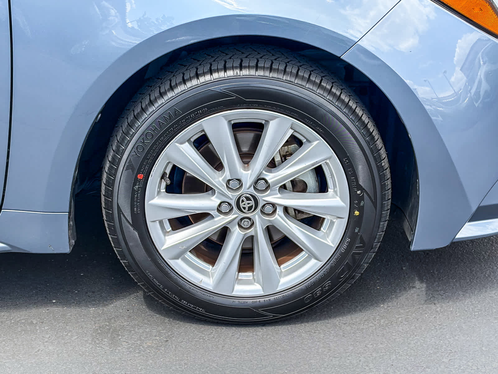 Used 2024 Toyota Corolla LE w/ LE Convenience Package FWD image 9