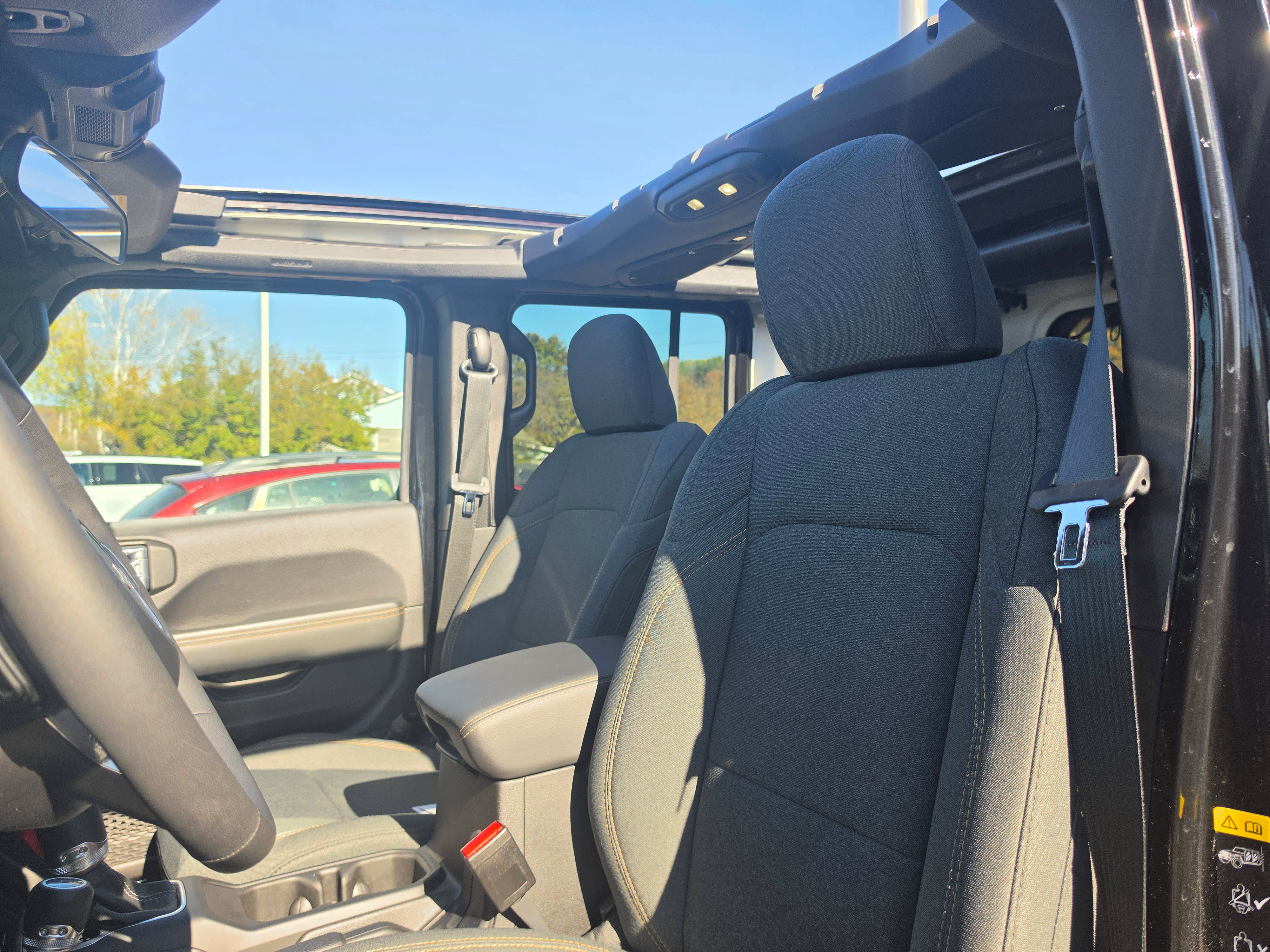 Used 2026 Jeep Wrangler Unlimited Sahara AWD/4WD image 12