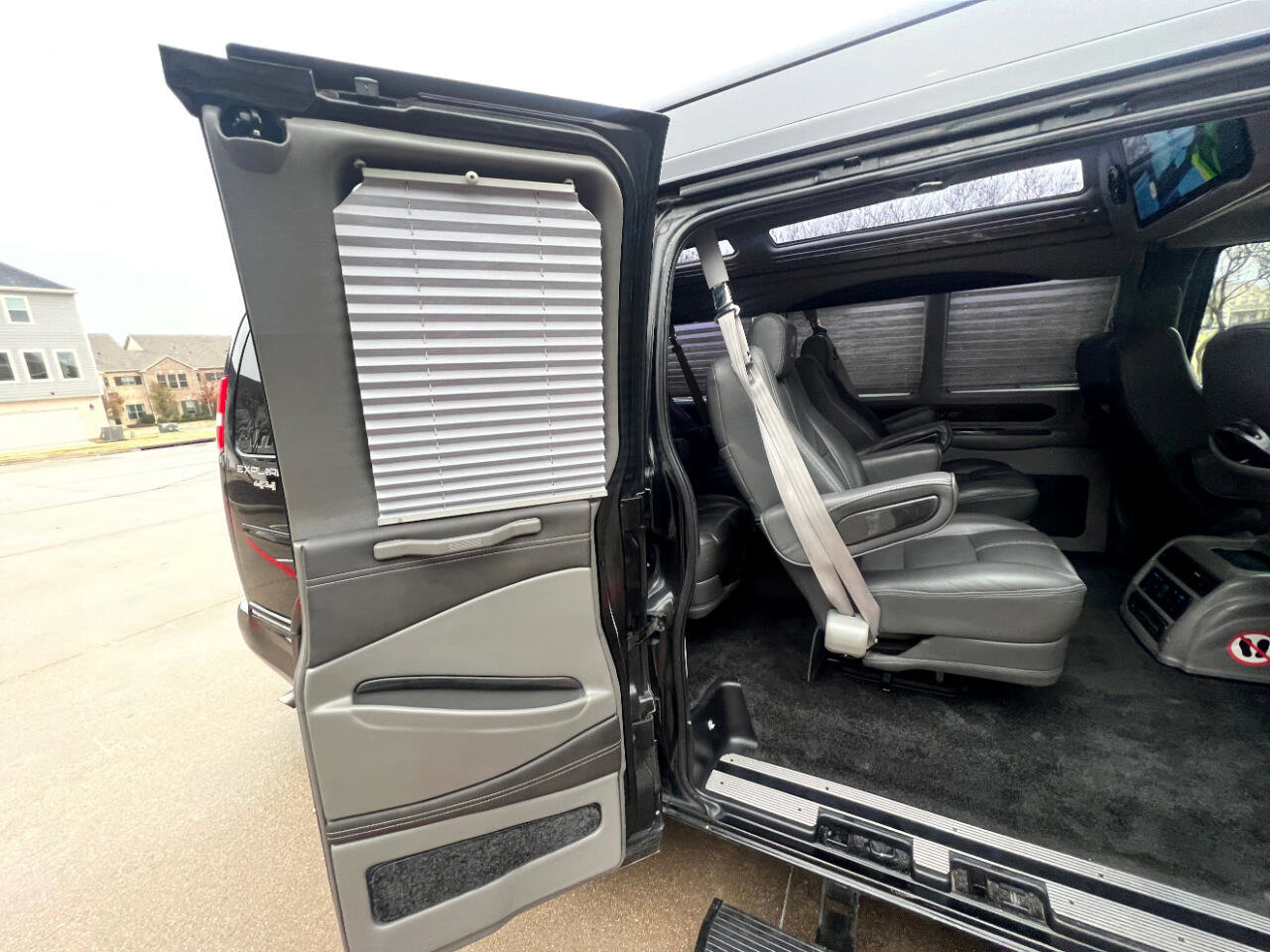 Used 2017 Chevrolet Express 2500 Extended image 30