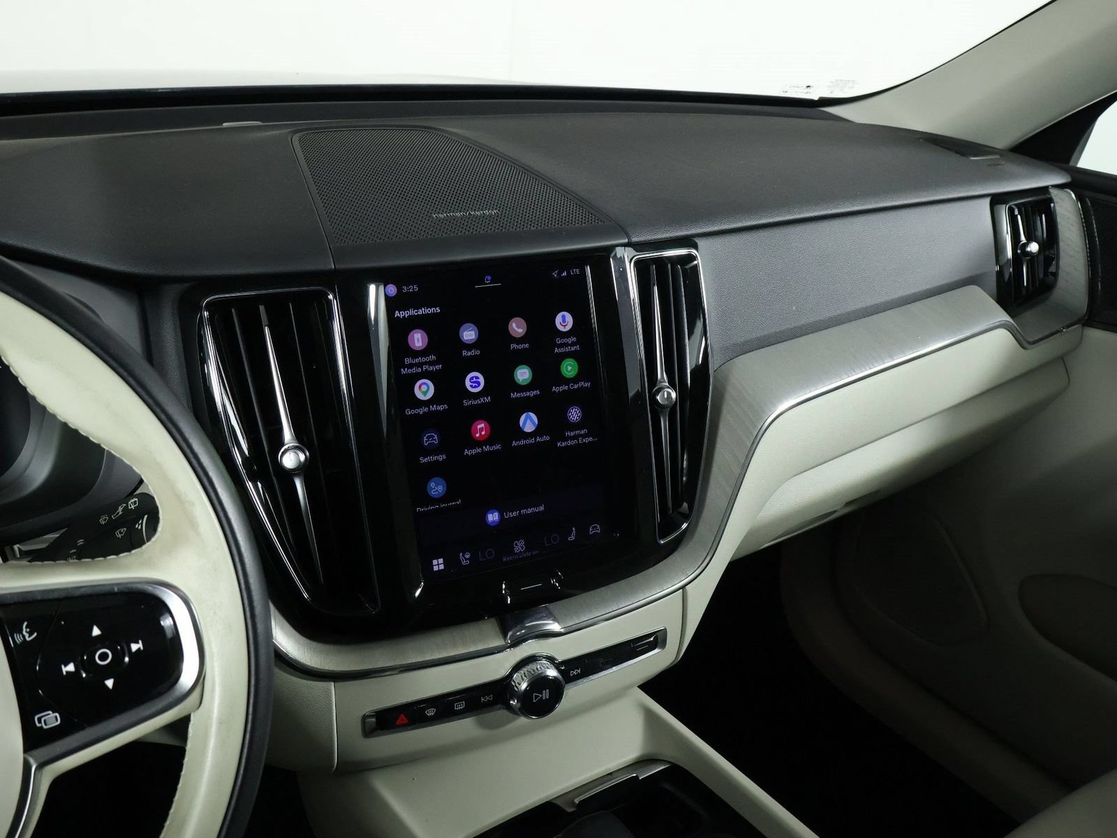 Used 2023 Volvo XC60 B5 Plus w/ Climate Package AWD/4WD image 9