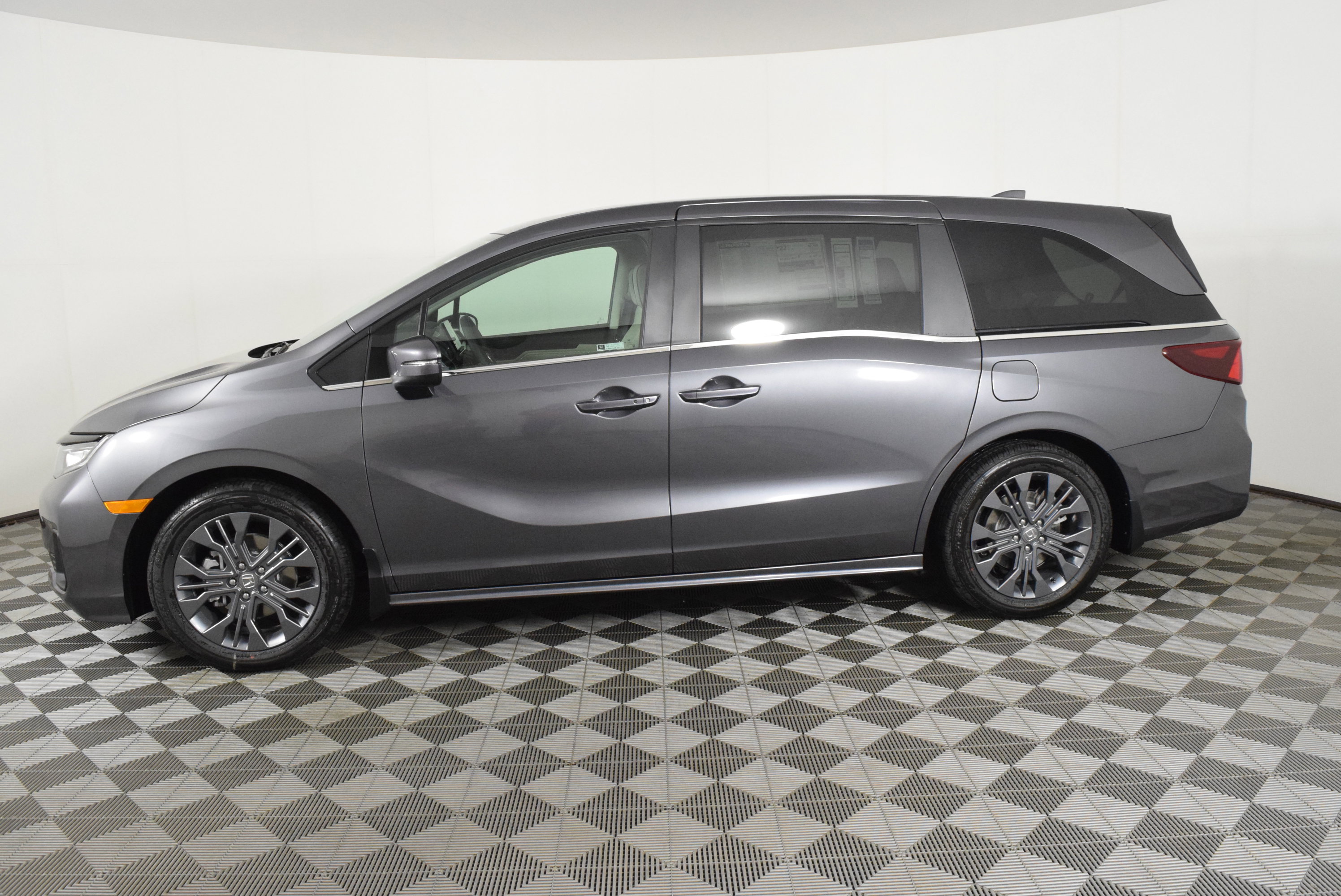 New 2026 Honda Odyssey Touring image 9