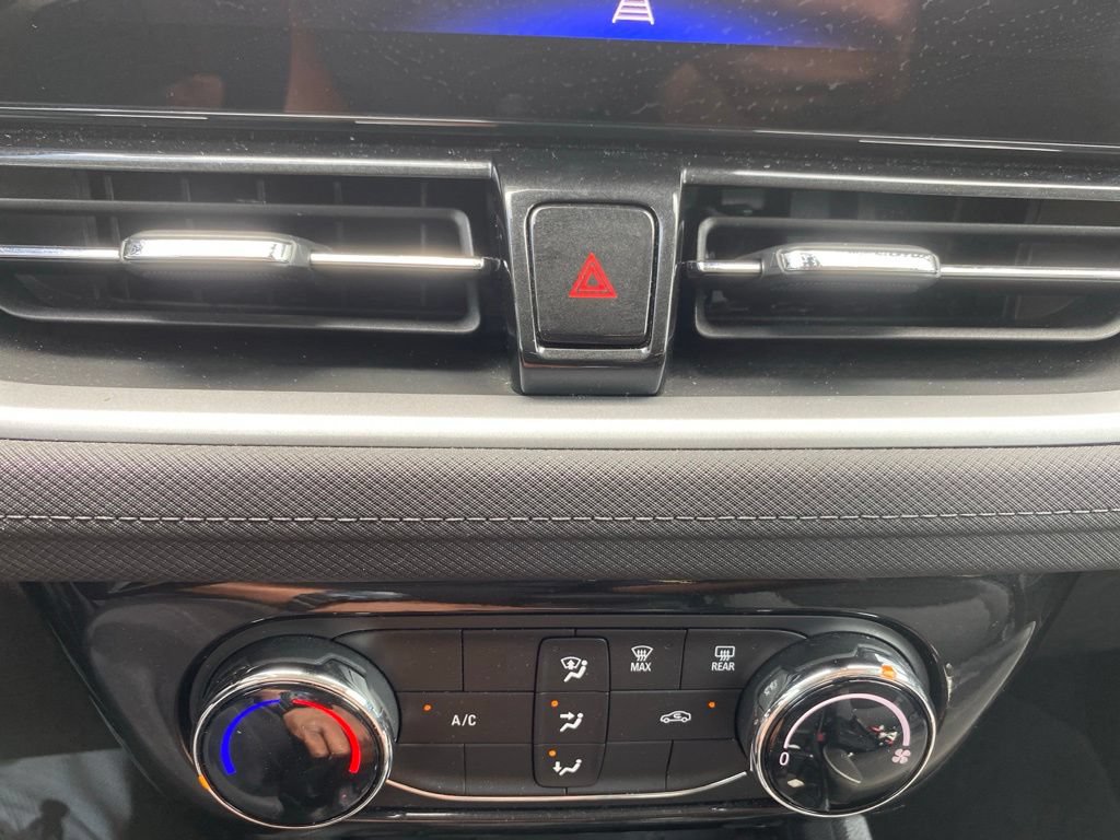 Used 2025 Chevrolet TrailBlazer LT FWD image 28