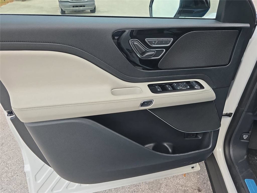 New 2026 Lincoln Aviator 2WD image 14