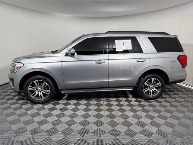 Used 2022 Ford Expedition XLT image 3