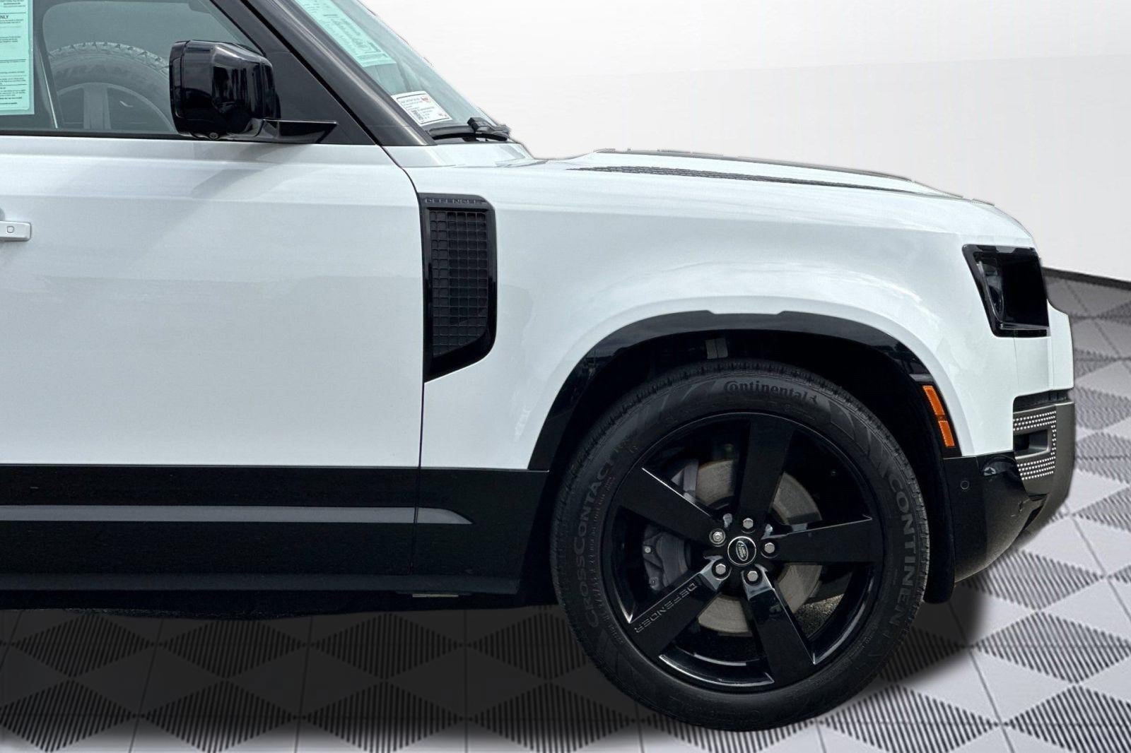 Certified 2024 Land Rover Defender 130 X-Dynamic SE AWD/4WD image 38