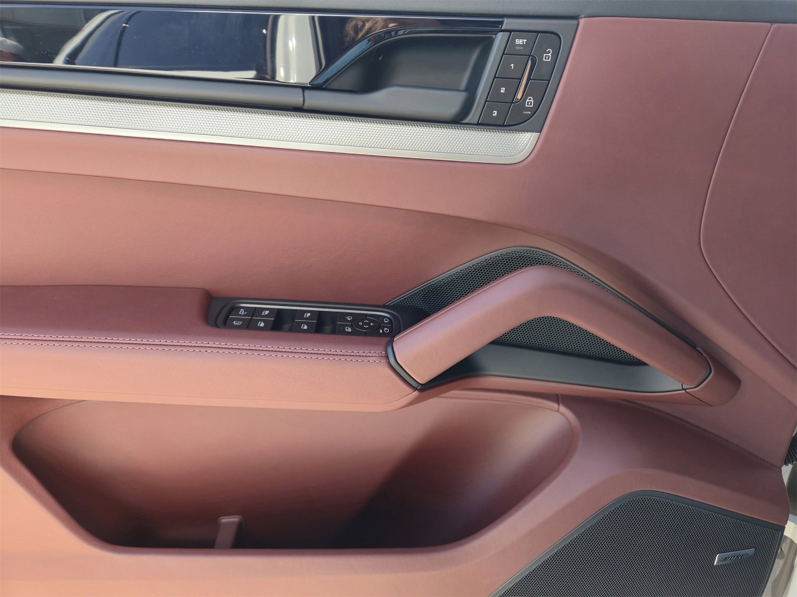 New 2025 Porsche Cayenne E-Hybrid image 22