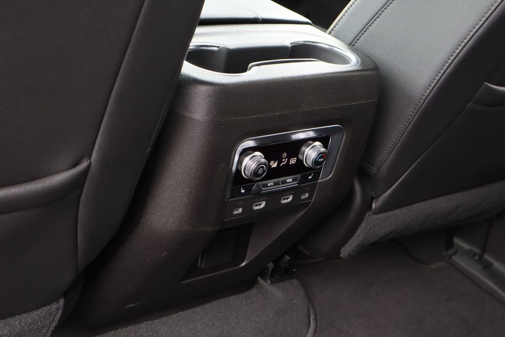 Used 2021 GMC Yukon XL SLT w/ SLT Premium Package RWD image 26
