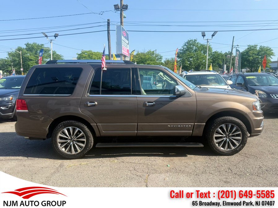 Used 2015 Lincoln Navigator 4WD image 2