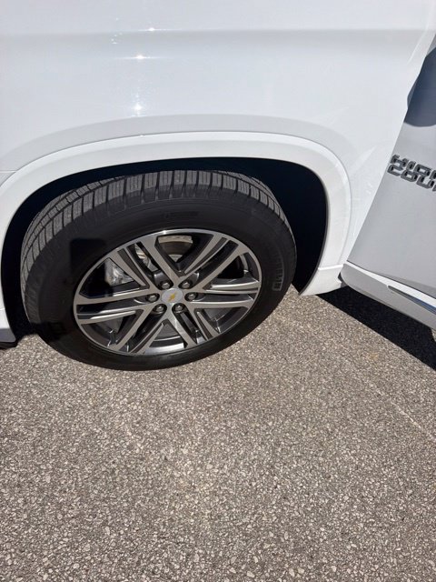 Used 2023 Chevrolet Traverse High Country AWD/4WD image 36