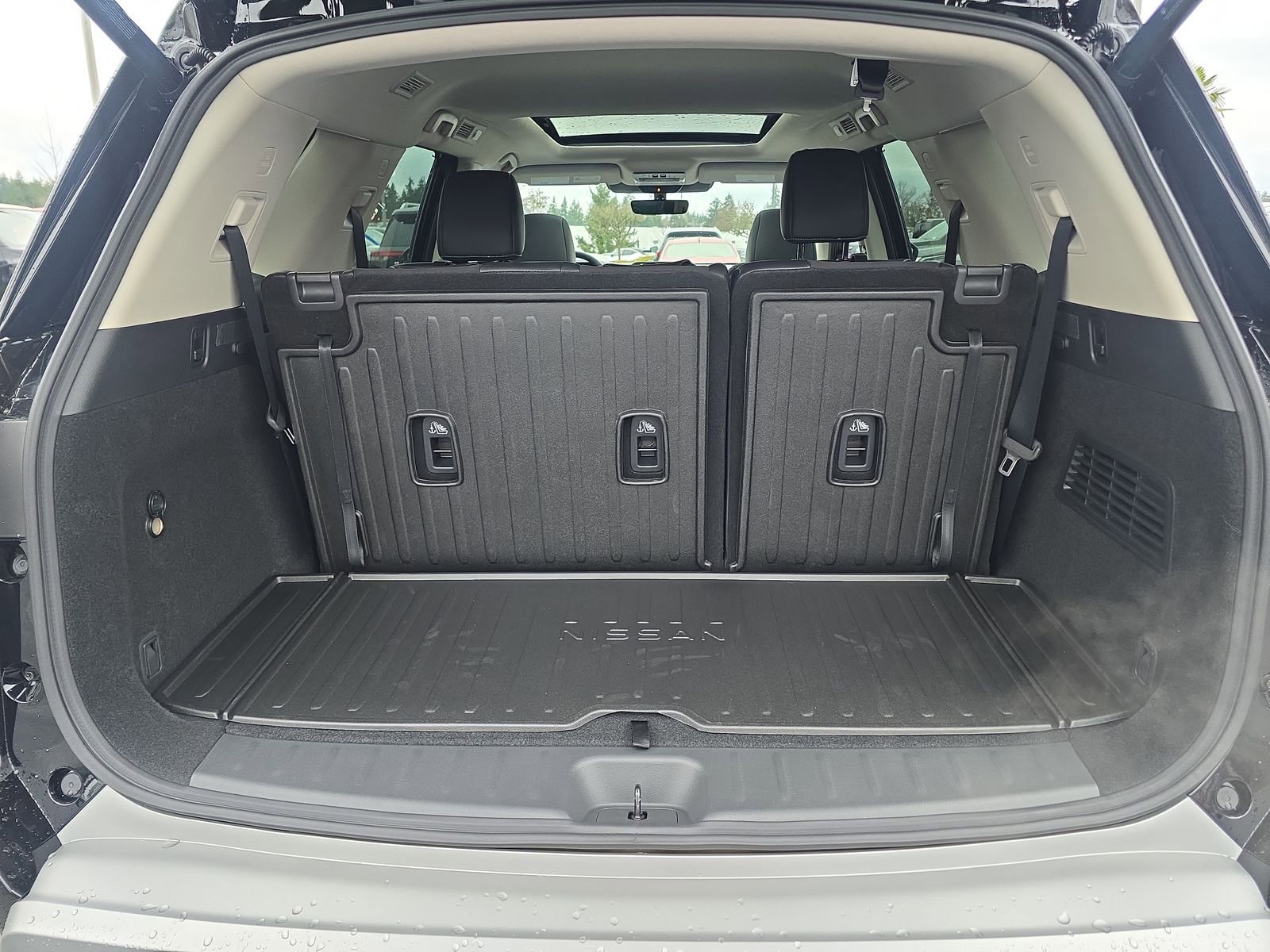 New 2025 Nissan Pathfinder Platinum image 27