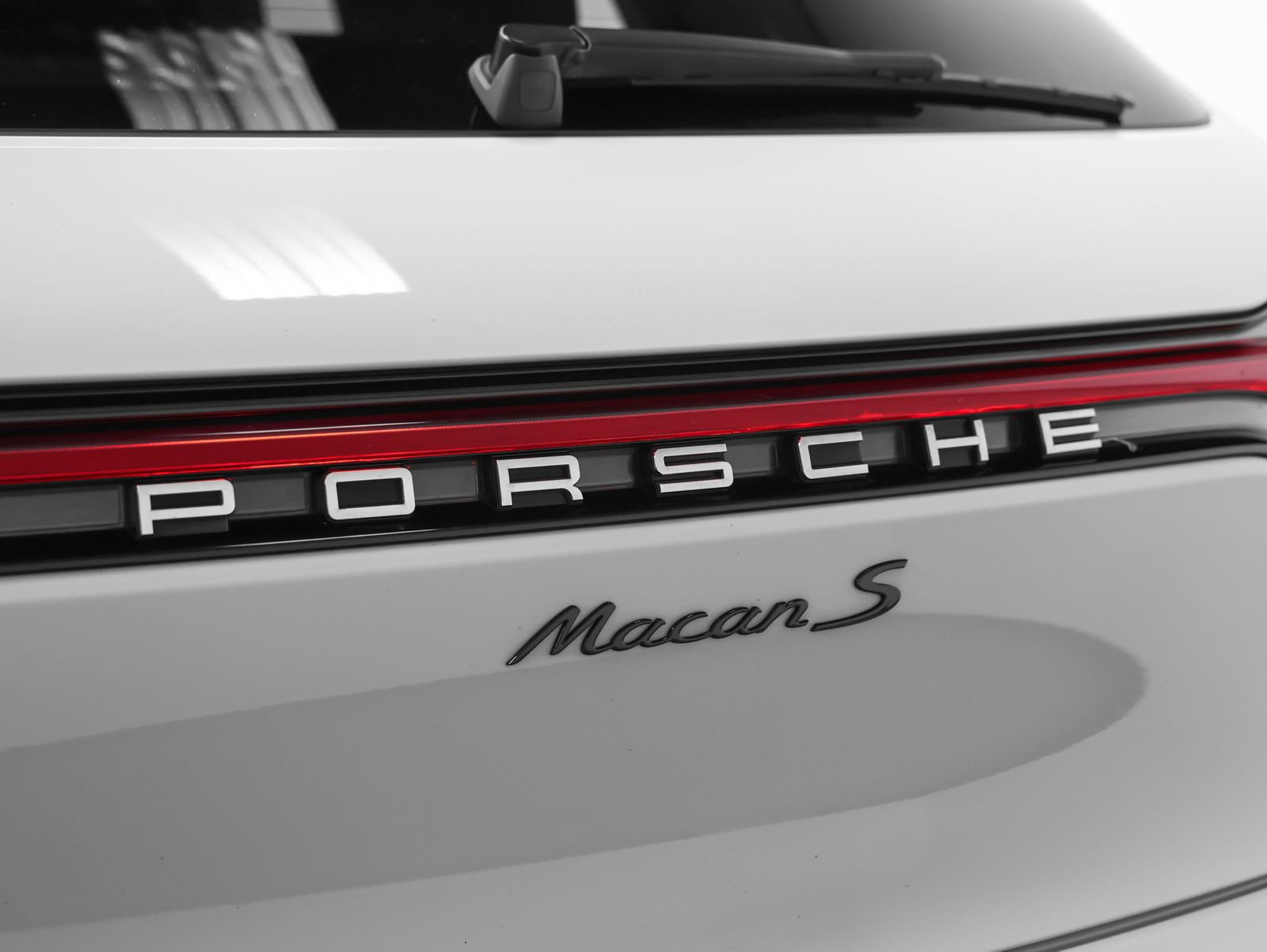 Certified 2024 Porsche Macan S AWD/4WD image 22