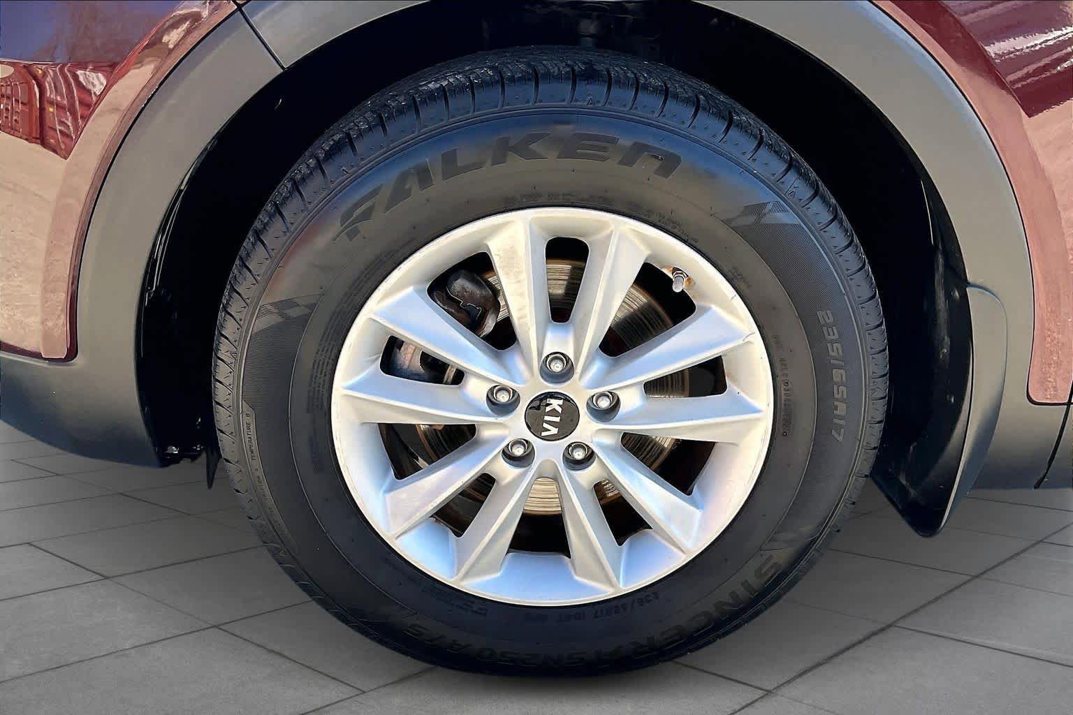 Used 2019 Kia Sorento LX image 11