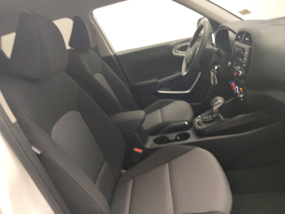 Used 2025 Kia Soul LX image 21