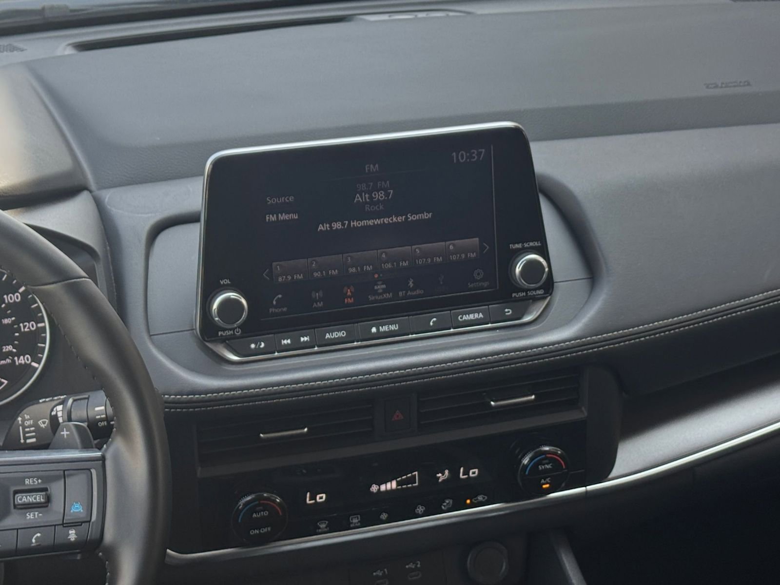 Used 2025 Nissan Rogue SV FWD image 17