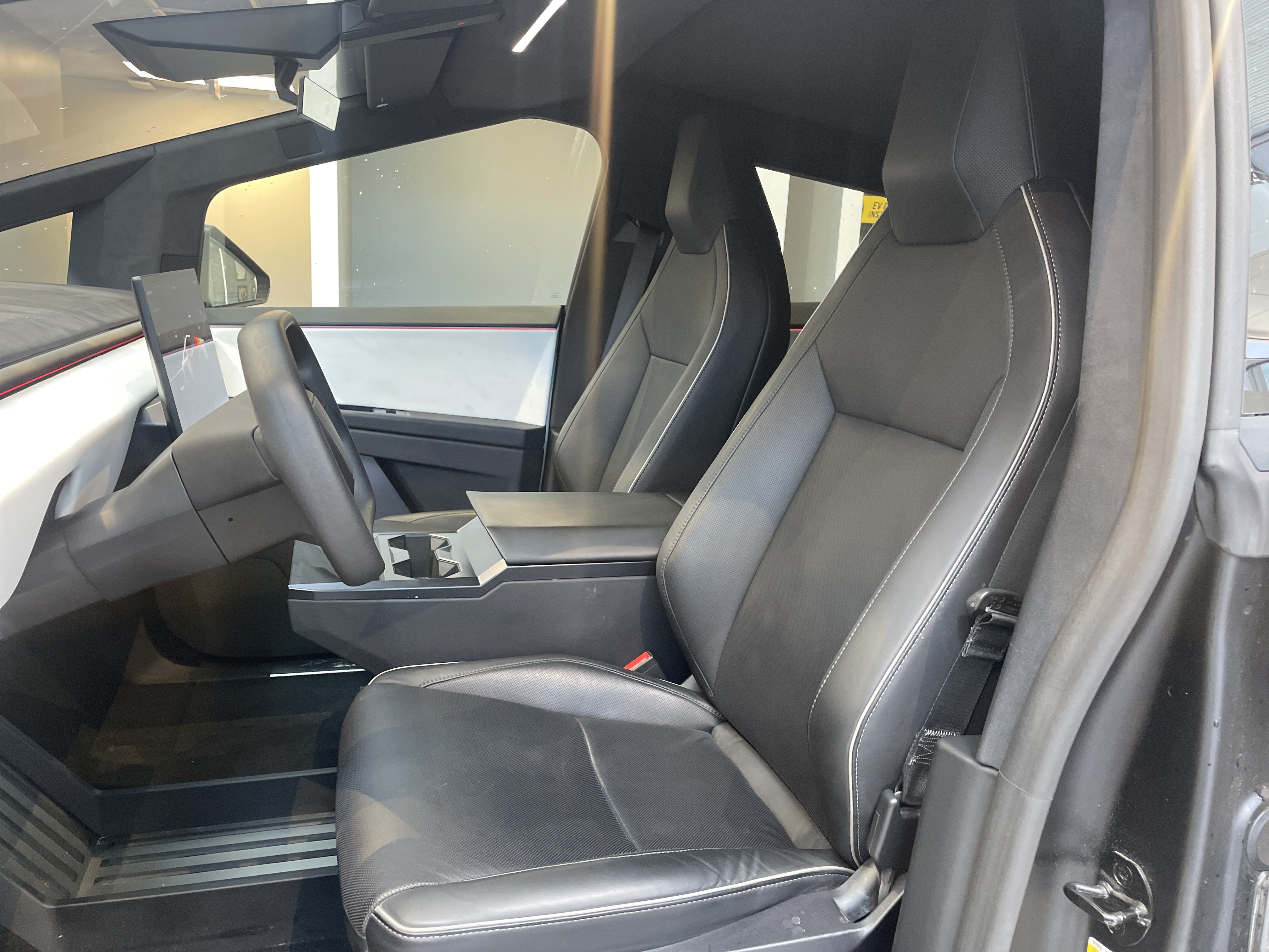 Used 2024 Tesla Cybertruck Cyberbeast AWD/4WD image 18