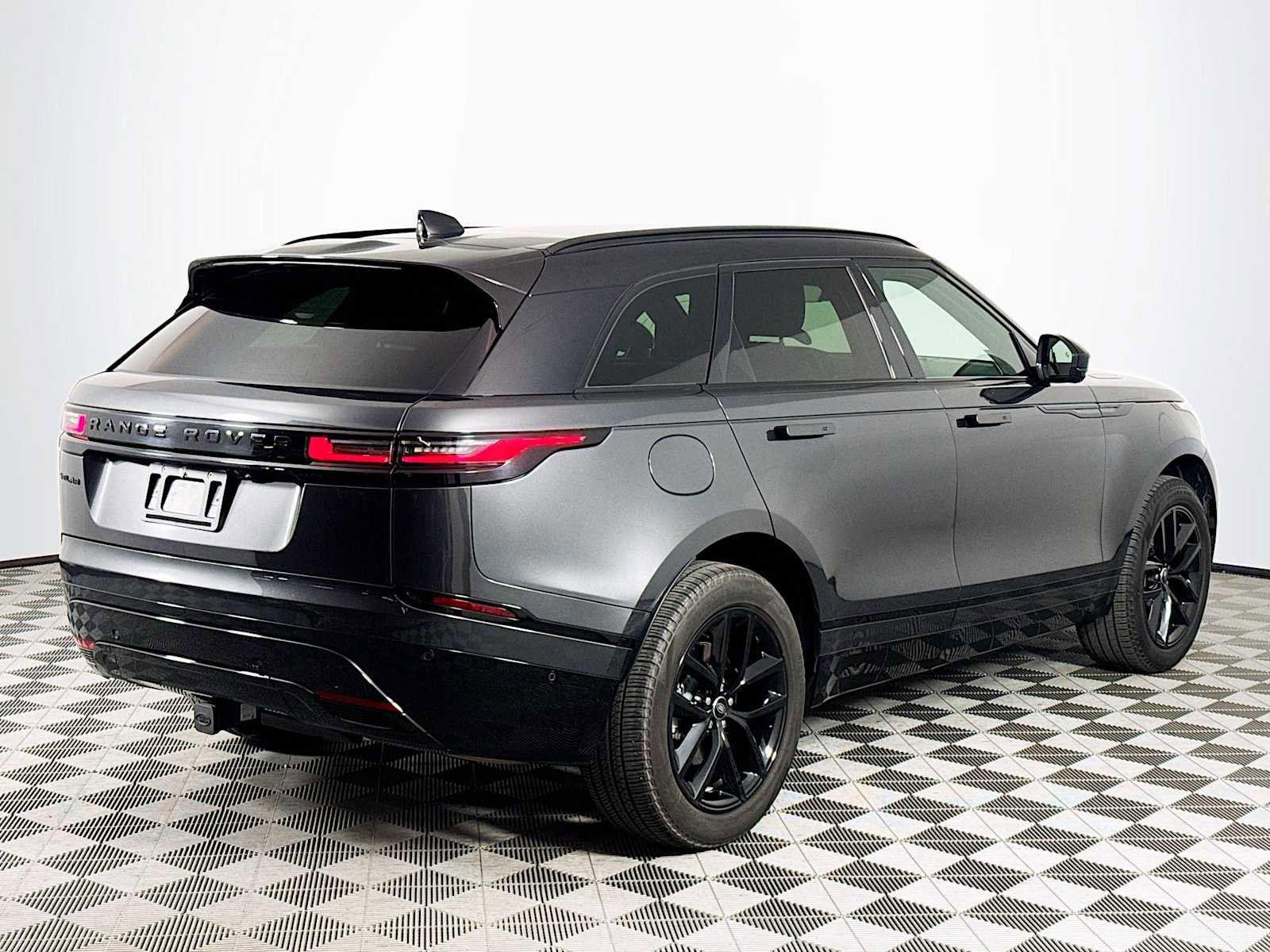 Used 2025 Land Rover Range Rover Velar Dynamic SE image 5