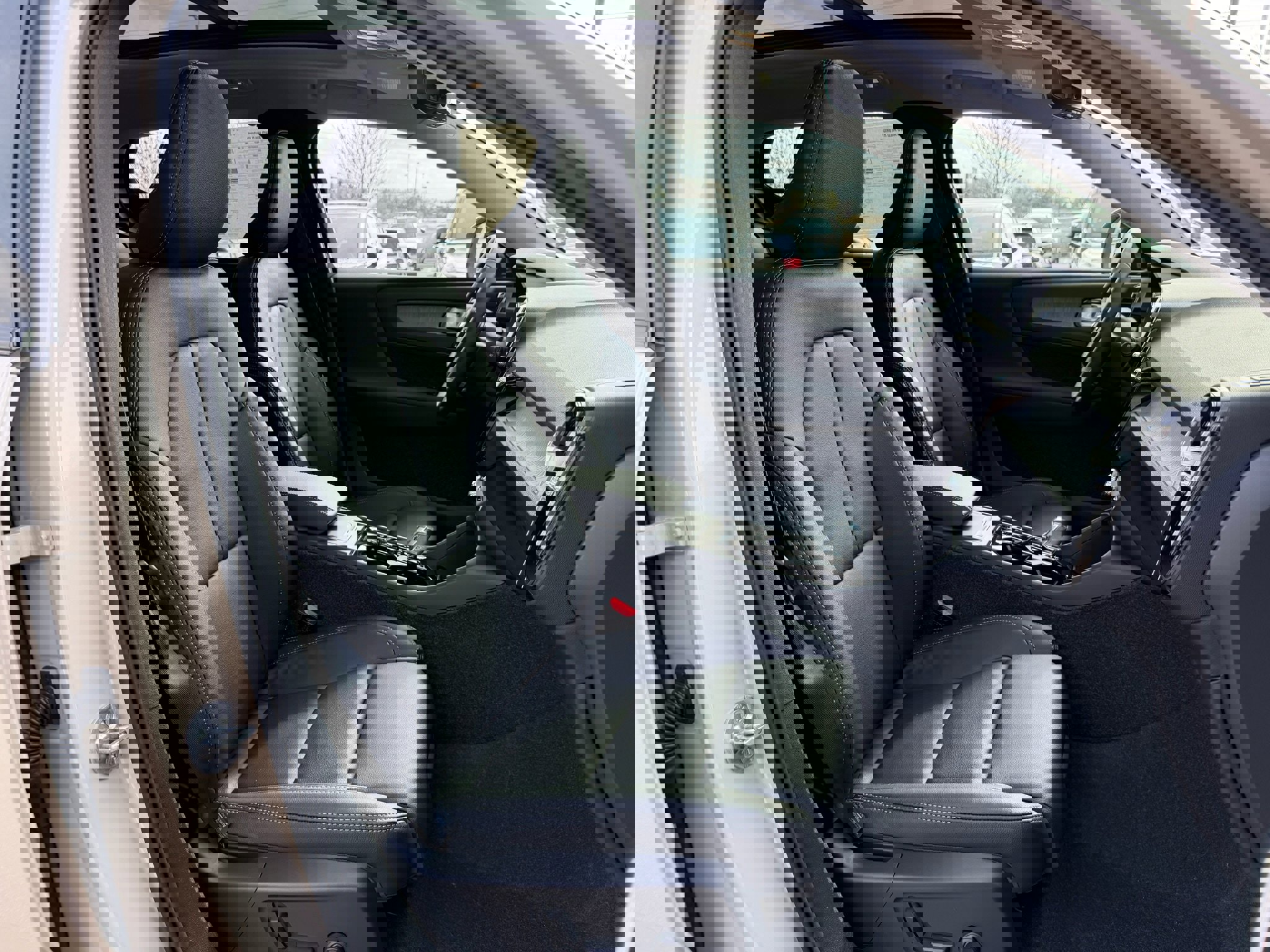 New 2026 Volvo XC40 B5 Plus w/ Climate Package image 8