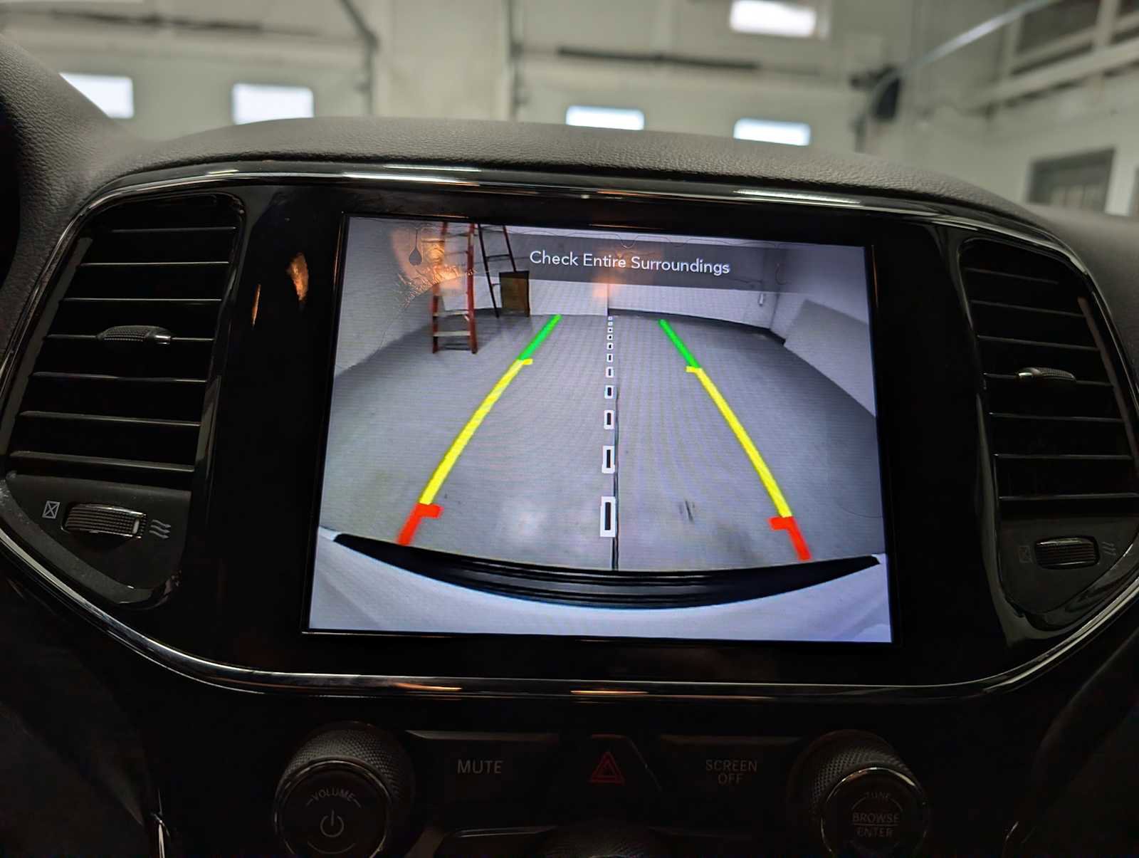 Used 2020 Jeep Grand Cherokee Laredo w/ Laredo X Package image 28