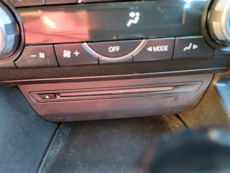 Used 2014 MAZDA MAZDA3 i Touring w/ Technology Package image 33